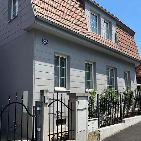 Entzuckende Kleine Vorstadtvilla Klosterneuburg Zewnętrze zdjęcie